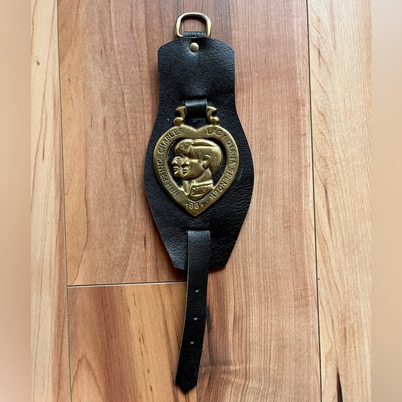 HRH Prince Charles & Lady Diana Spencer 1981 Horse Brass Memorabilia - Picture 3 of 3